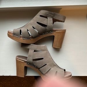 Dansko Demetra Peep Toe Sandal Milled Nubuck Like New Size 40